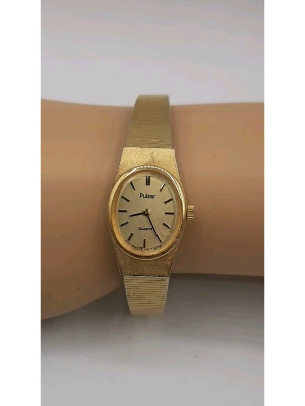 Vintage Pulsar Watch Womens Gold Tone Oval Dial V232-5010 New Battery 7 In